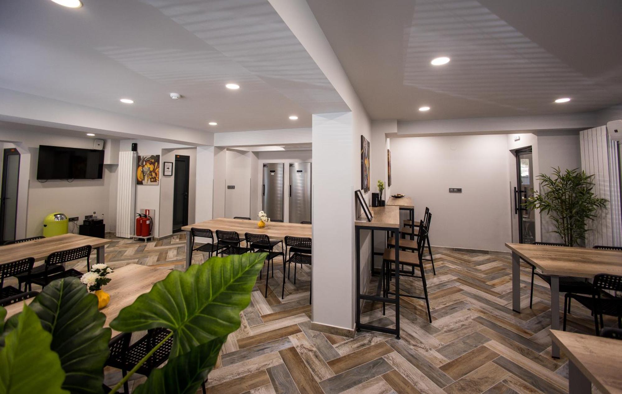 Dorm Bg Pet-Friendly Aparthotel Stara Zagora Esterno foto
